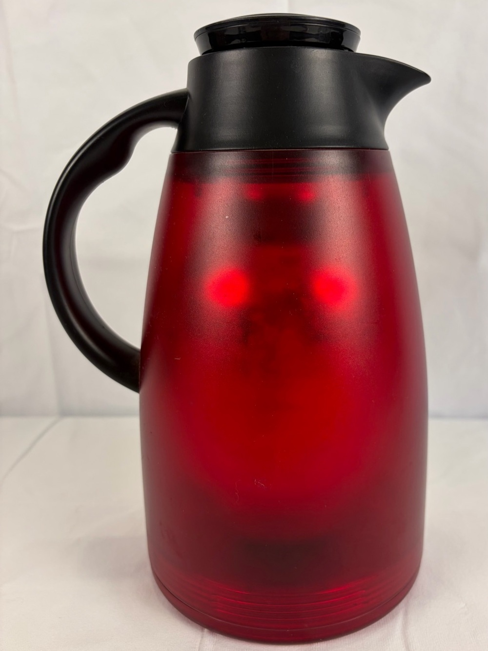 Red Thermal Coffee Carafe Insulated Beverage Pitcher Black Handle Lid 1 Quart